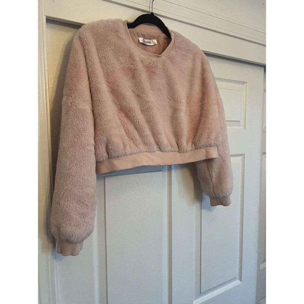 Storets Cropped Fluffy Pink Sweater Size Medium. Very Comfortable!